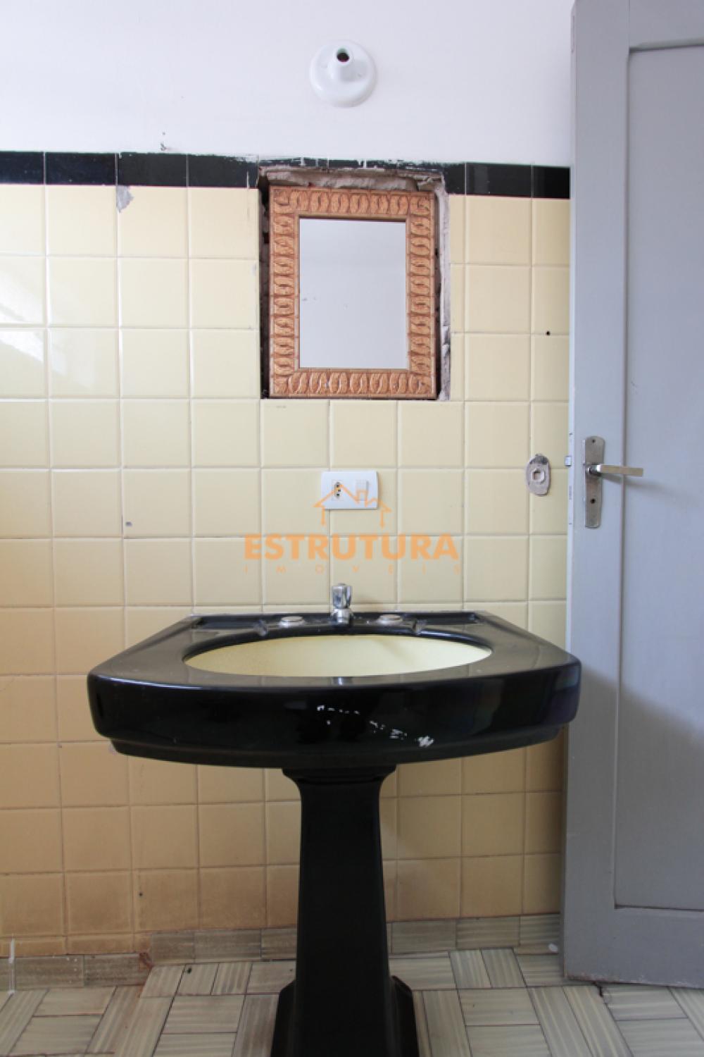 BANHEIRO Alugar Casa / Padrão em Rio Claro R$ 1.400,00 - Foto 10