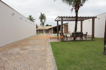 Santa Gertrudes Centro residencial Venda R$1.600.000,00 3 Dormitorios 6 Vagas Area do terreno 885.00m2 Area construida 450.00m2