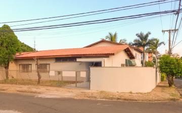 Alugar Residencial / Casa Padrão em Rio Claro. apenas R$ 2.250,00