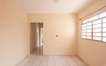 Alugar Residencial / Casa Padrão em Rio Claro. apenas R$ 1.300,00