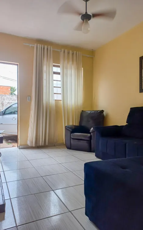 Alugar Residencial / Casa Padrão em Rio Claro. apenas R$ 600,00