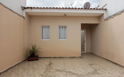 Alugar Residencial / Casa Padrão em Rio Claro. apenas R$ 950,00