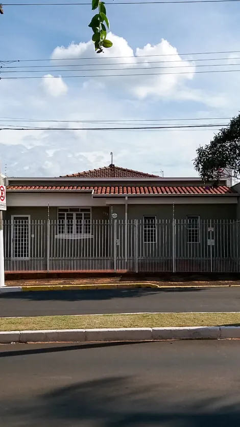 Alugar Residencial / Casa Padrão em Cordeirópolis. apenas R$ 460.000,00