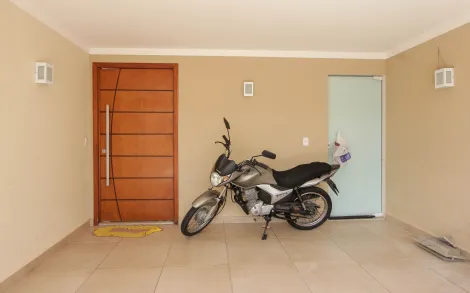 Alugar Residencial / Casa Padrão em Rio Claro. apenas R$ 2.800,00