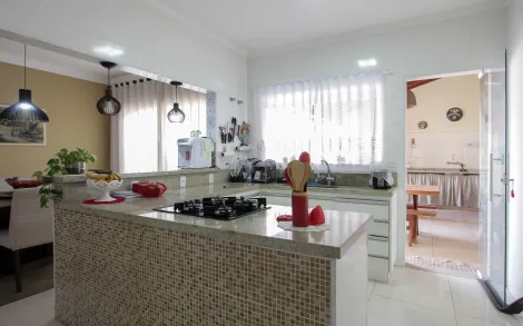 Alugar Residencial / Casa Padrão em Rio Claro. apenas R$ 2.800,00