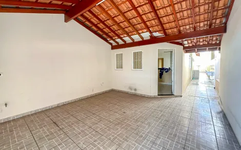 Alugar Residencial / Casa Padrão em Rio Claro. apenas R$ 1.400,00
