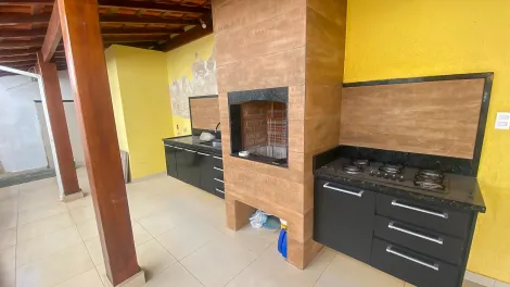 Alugar Residencial / Casa Padrão em Rio Claro. apenas R$ 3.800,00