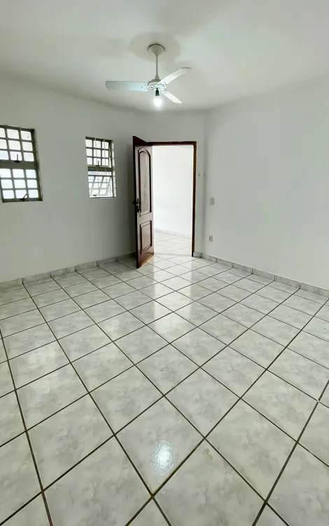 Alugar Residencial / Casa Padrão em Rio Claro. apenas R$ 1.250,00
