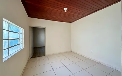 Casa de fundo com 1 dormitrio, 93 m - Vila Olinda, Rio Claro/SP